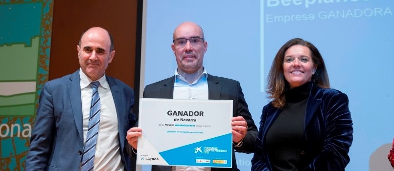 El vicepresidente Ayerdi entrega a BeePlanet Factory el Premio EmprendedorXXI de Caixabank