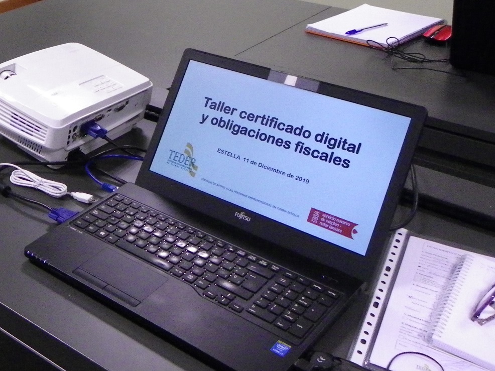 18 personas emprendedoras asisten al taller de certificado digital y obligaciones fiscales en Estella