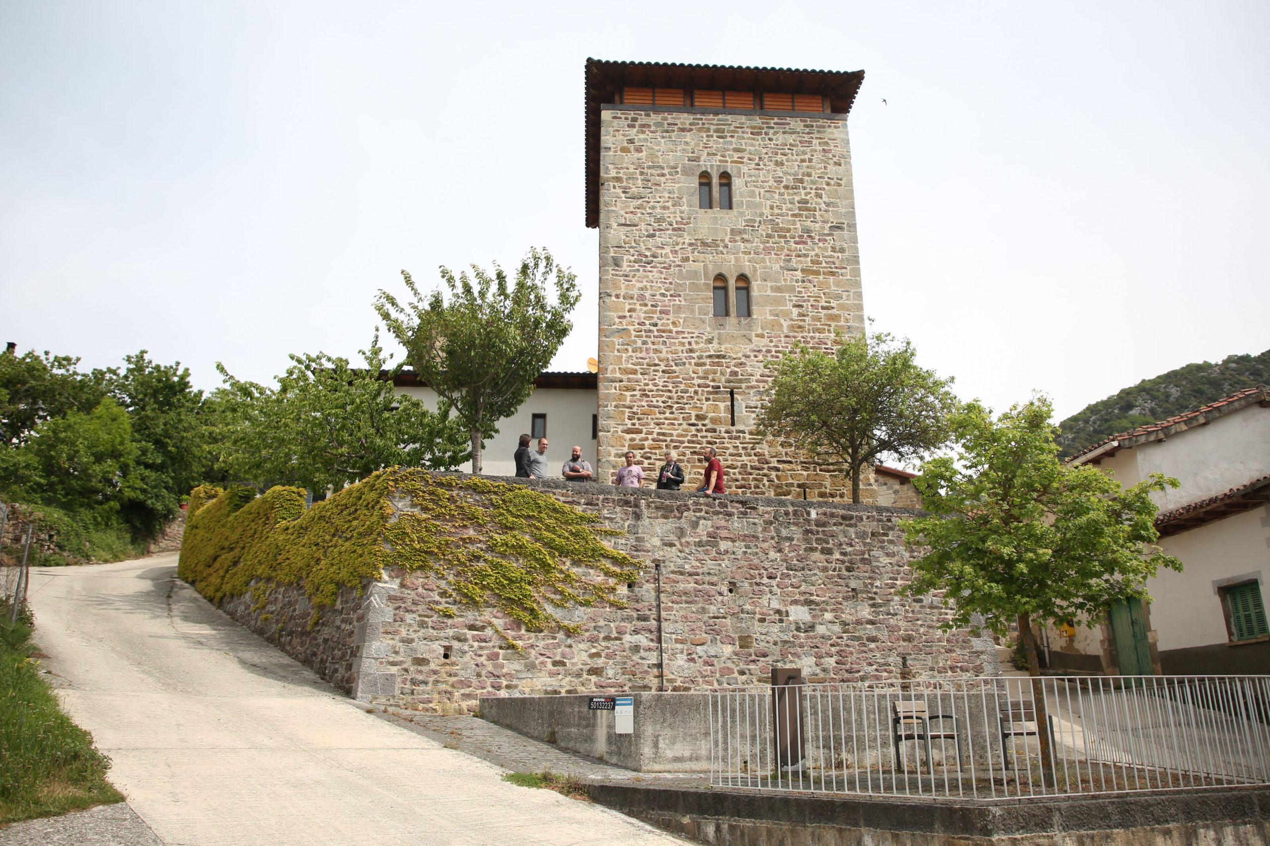 El hotel rural con encanto Torre de Uriz en el Valle de Arce reabre tras dos años cerrado