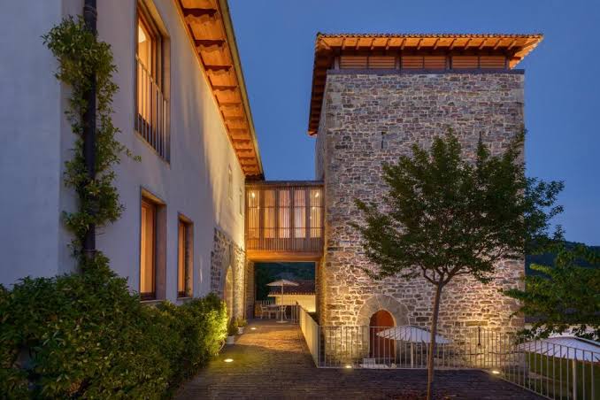 Gestión y explotación del Hotel Torre de Uriz – Uriz (Valle de Arce)